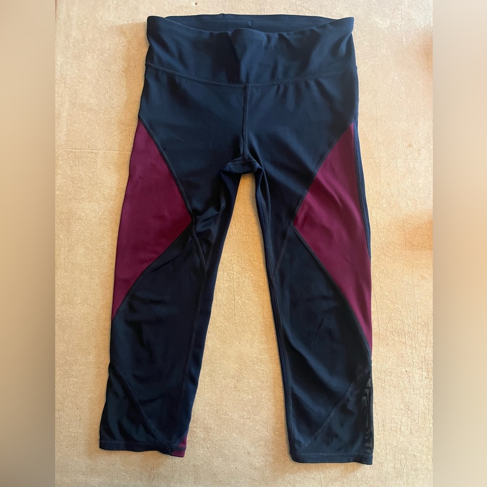 Women’s GAP Capri Leggings | Size S | Color Navy and Maroon